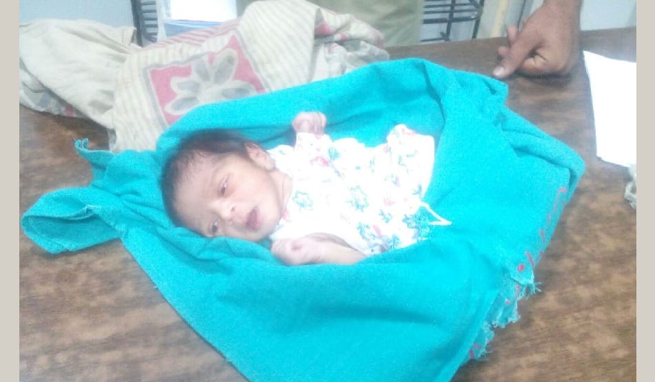 5 day old newborn baby found at railway station