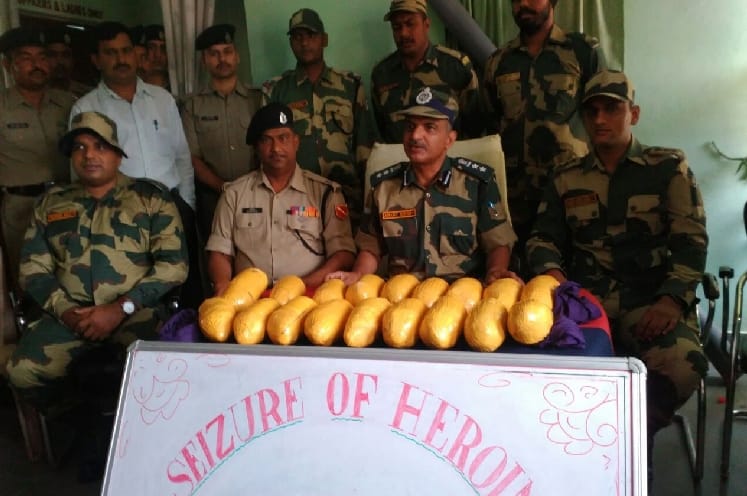 pakistan smugglers, pakistan border, cia staff, police remand, drugs, abohar