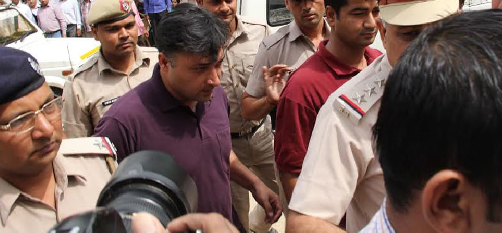 heavy crowed at court to see journo pooja death case accused amit 