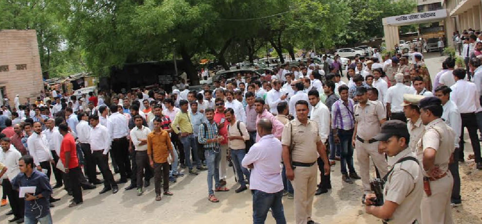 heavy crowed at court to see journo pooja death case accused amit 