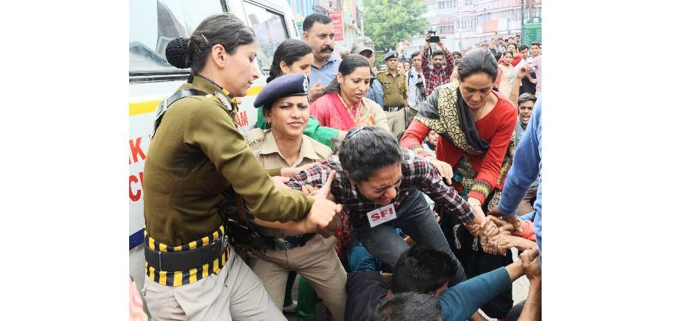 sfi protest at scandal point shimla