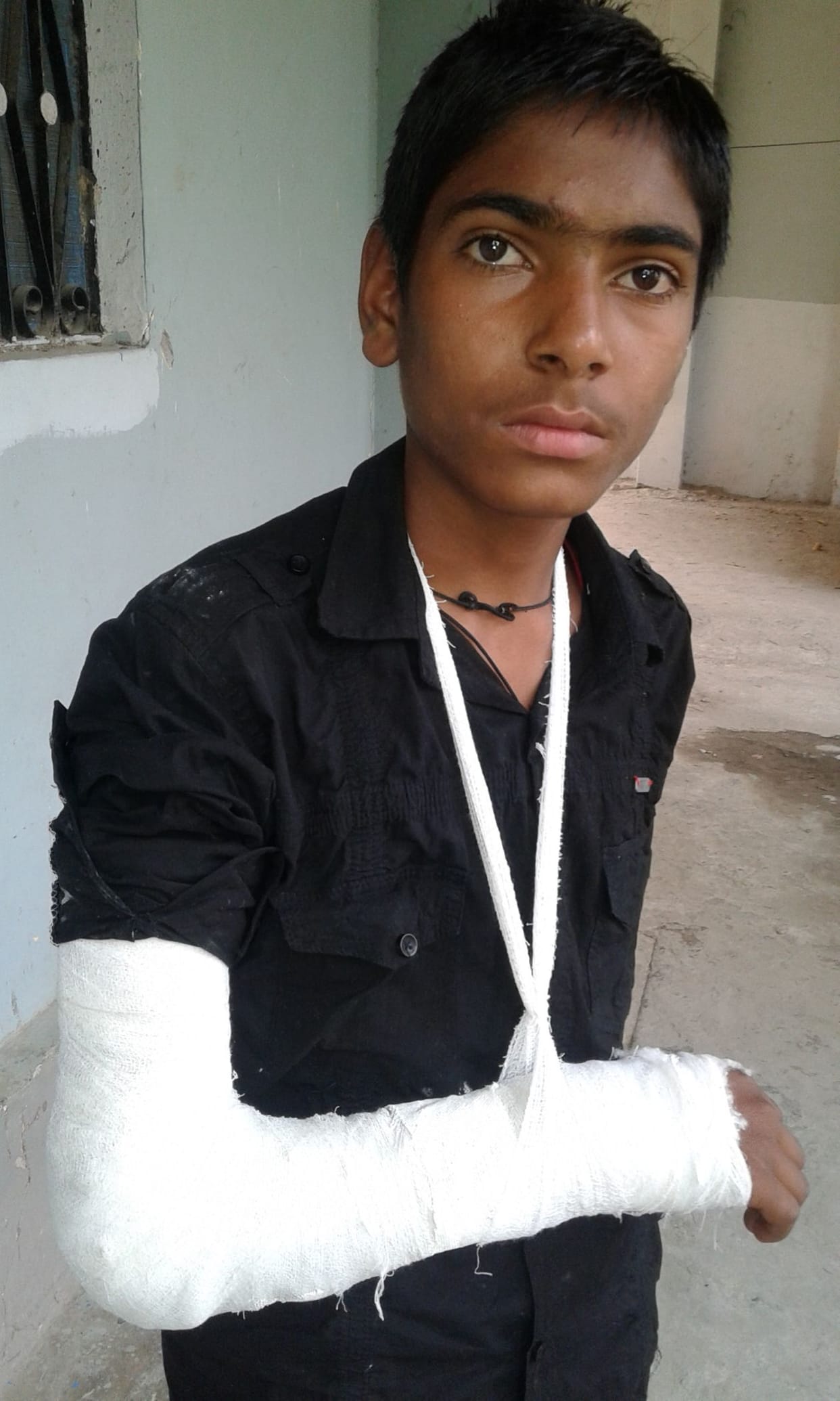 Teacher accused of breaking the arm of the student