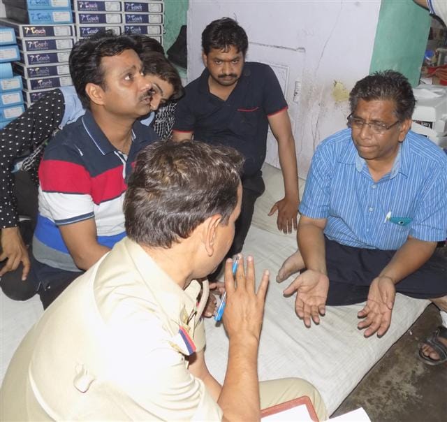 Agra's cloth merchant robbers sigh Fire