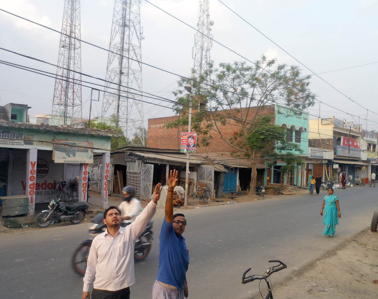 Hanging wire on the lives of people facing the threat