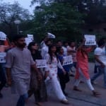  गैंगरेप के विरोध में कैंडल मार्च निकालते अभाविप कार्यकर्ता