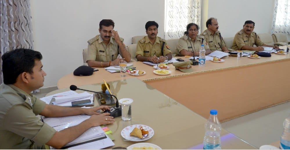 SO Sampuarnanagr reprimand and put the city Kotwal
