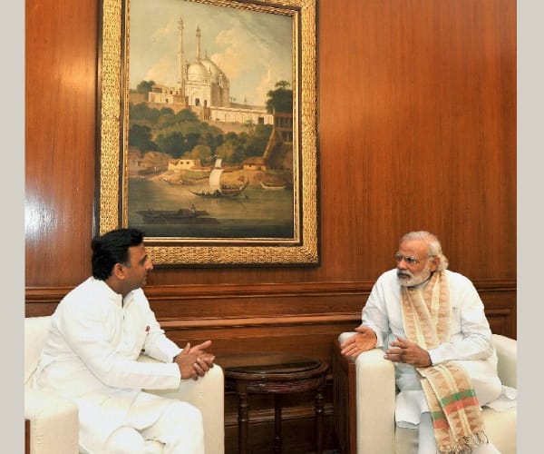 akhilesh yadav meets pm modi over bundelkhand draught issue