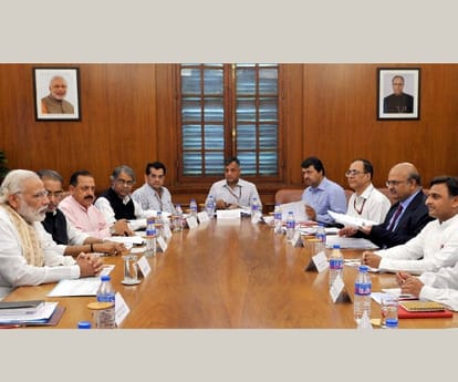 akhilesh yadav meets pm modi over bundelkhand draught issue