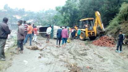 badrinath highway blocked for seven hours