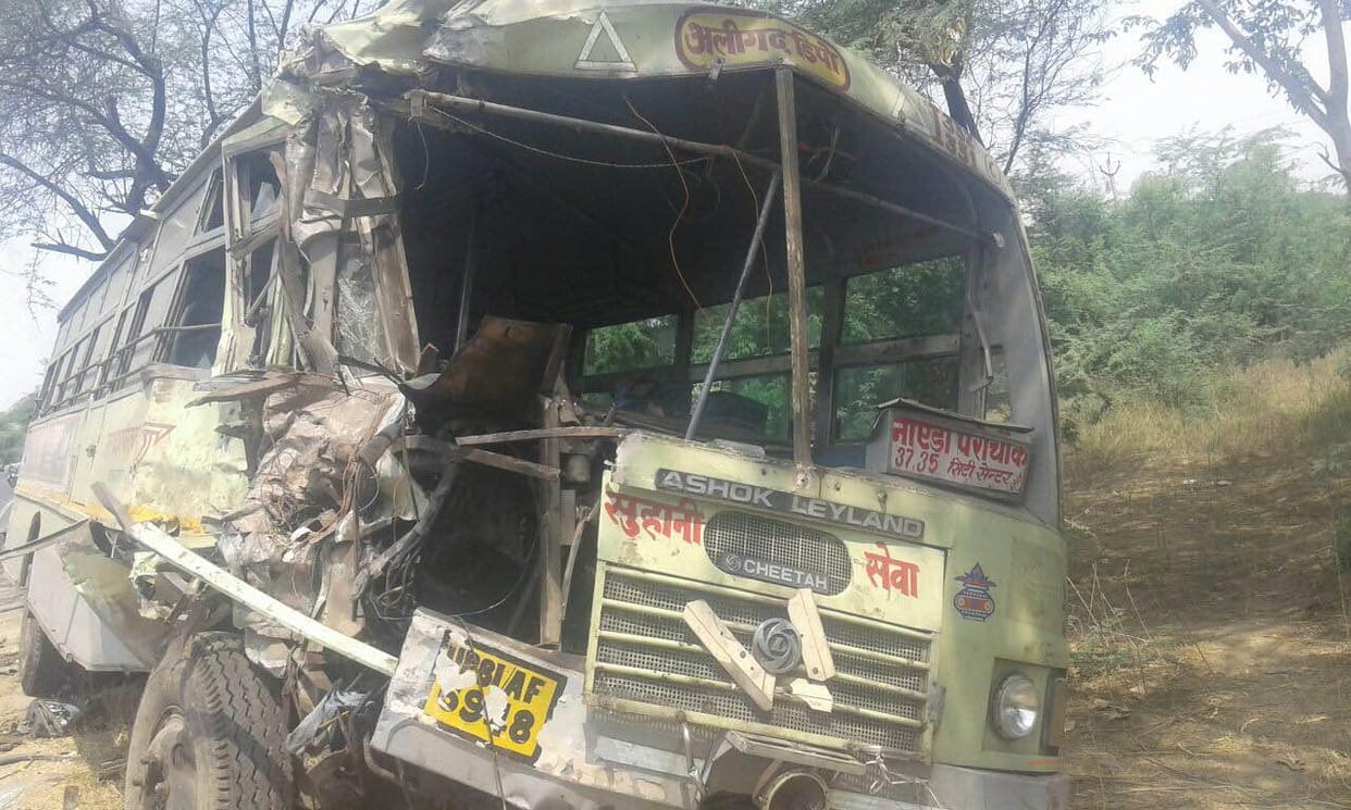 One killed , 5 injured in truck roadways bus Bhidin