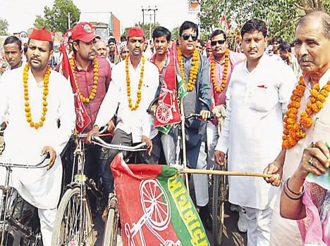 SP's bicycle ran into villages