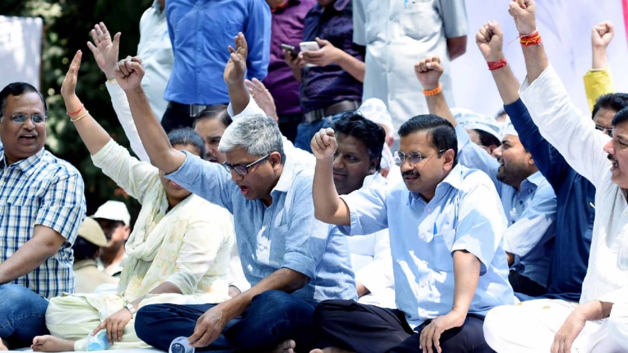 kejriwal attack on PM Modi in Halla bol dharna