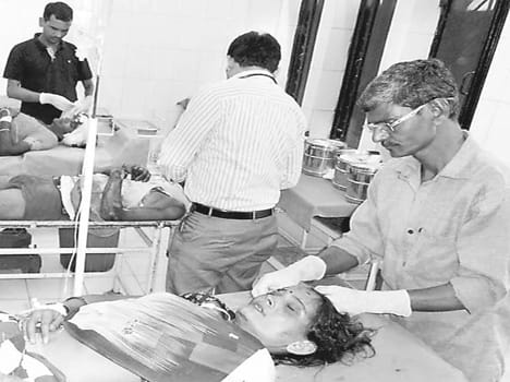 2 women injured