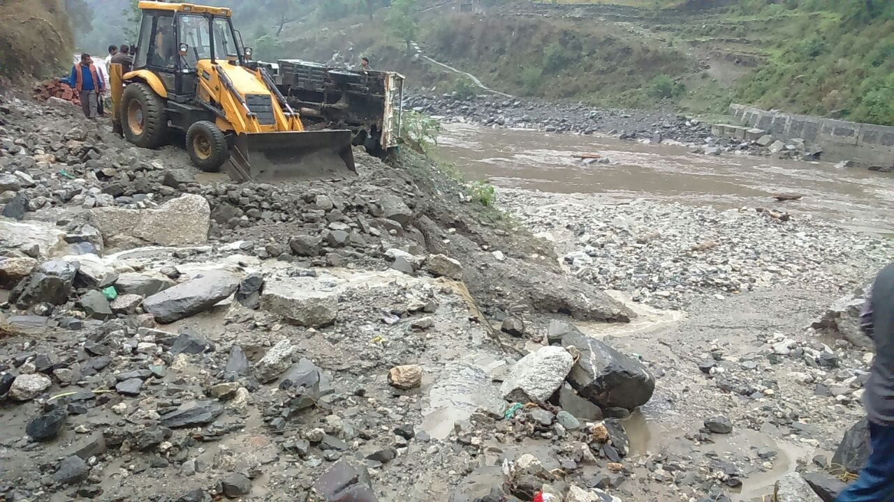 flood due to heavy rain in tharali uttarakhand