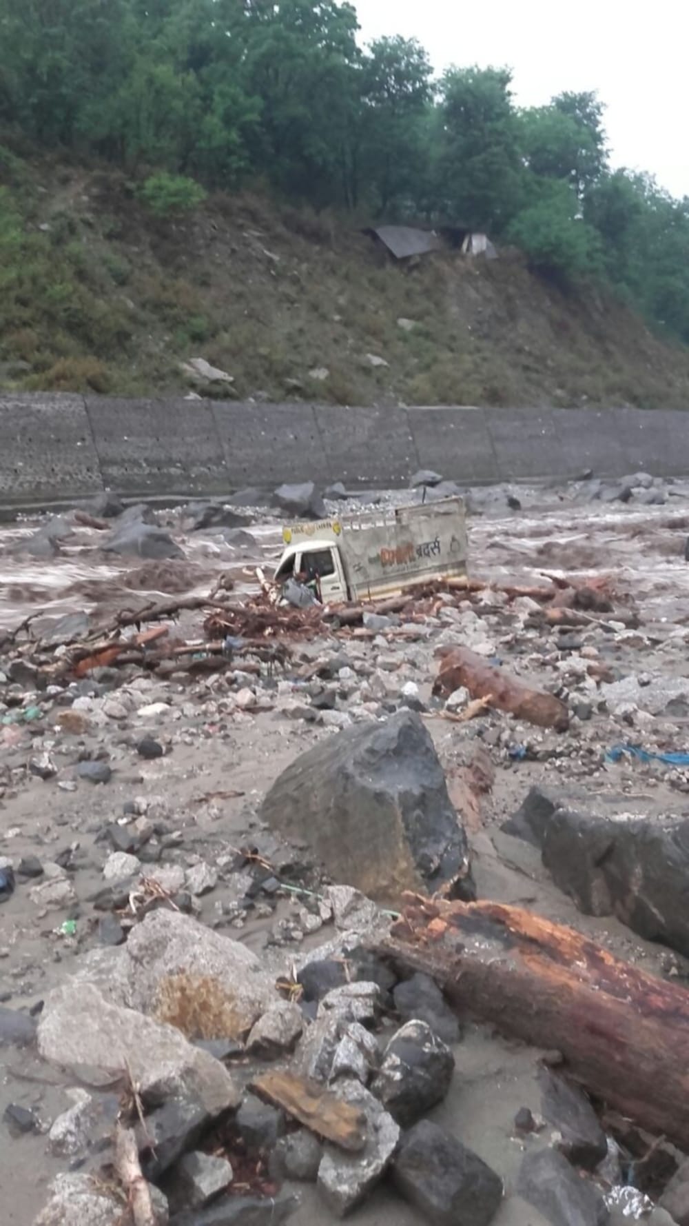 flood due to heavy rain in tharali uttarakhand