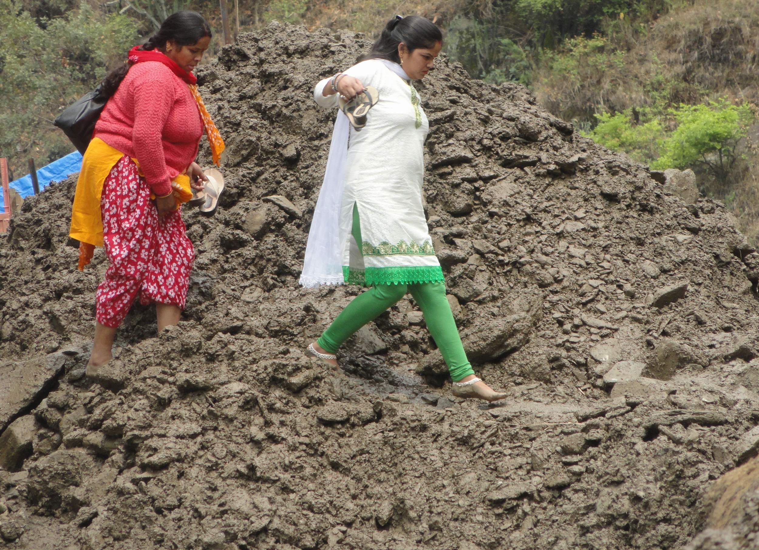 cloudburst due to heavy rain in chamoli