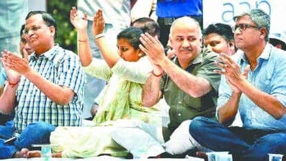 kejriwal attack on PM Modi in Halla bol dharna