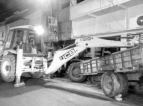 MP housing pops pits tractor