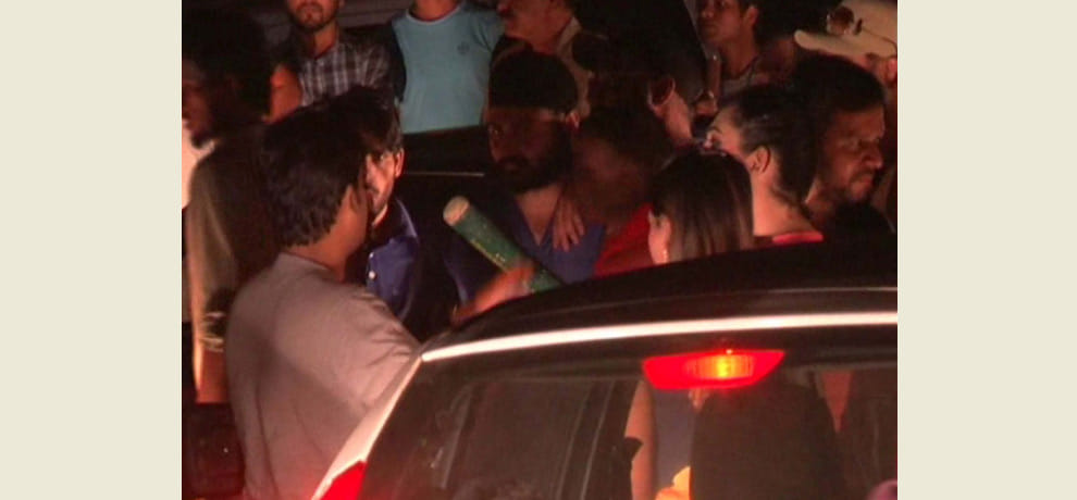 kinnars attack out side a pub in gurgaon 