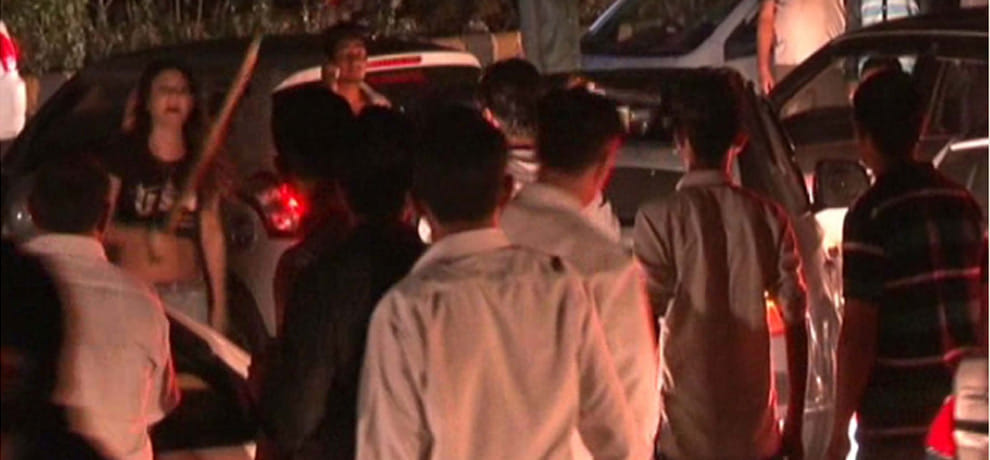 kinnars attack out side a pub in gurgaon 