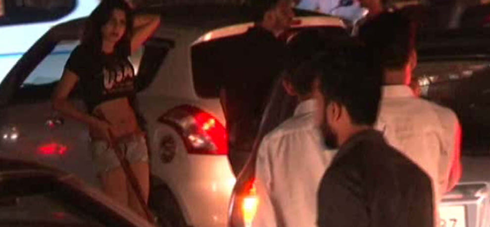 kinnars attack out side a pub in gurgaon 