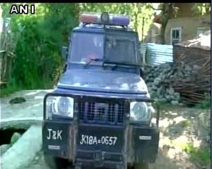 terrorists attack police post, snatch 3 rifles in Jammu and Kashmir’s Kulgam