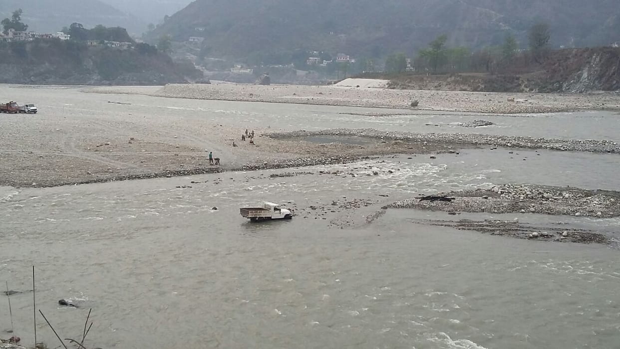 Now the water in the valley Crisis , dried pools Pool