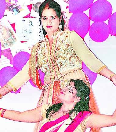 mothers day par rangarag karyakram hue