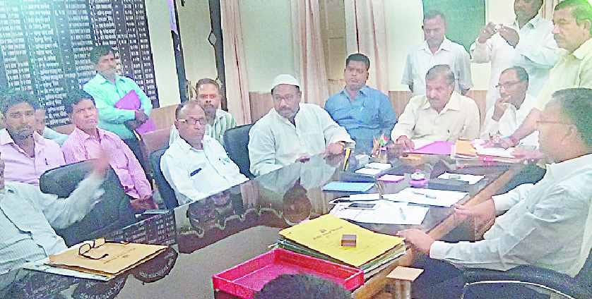 nagar aayukt ke saamne bire karamchari