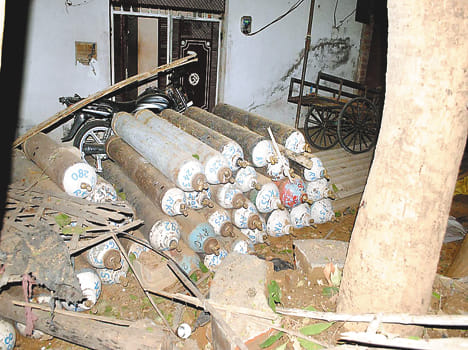 Oxygen cylinder exploded , killing a retired military