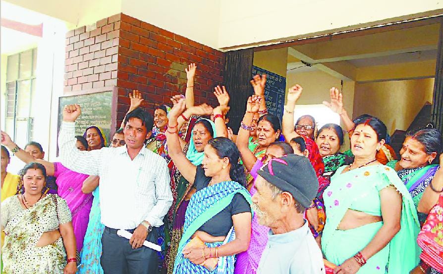 Raw alcohol tehsil performance against women