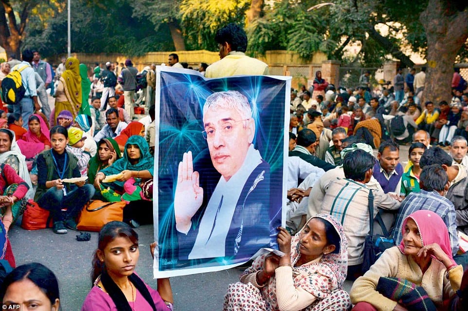 Sant rampal who is in jail but The still people treats him as a god 