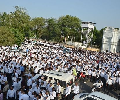 सुब्रत रॉय: आज गोमती नगर के भैंसाकुंड में होगी अंत्येष्टि, सहारा सिटी से सुबह 10 बजे निकलेगा पार्थिव शरीर Subrata Roy passes away, funeral to be held tomorrow
