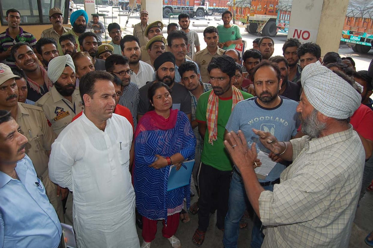 Transport minister visited the RTO office and Lakhanpur
