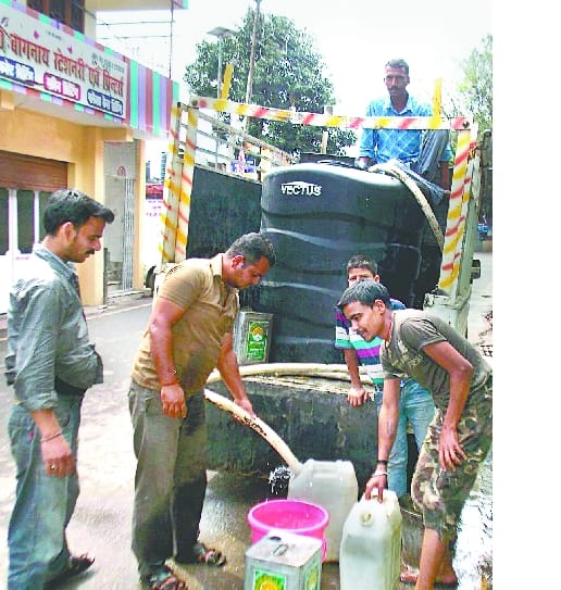Bageshwar drinking water from tankers being shared