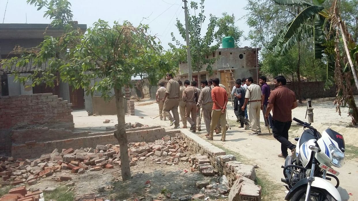 conflicts in two parties, 8 injured including sub-inspector