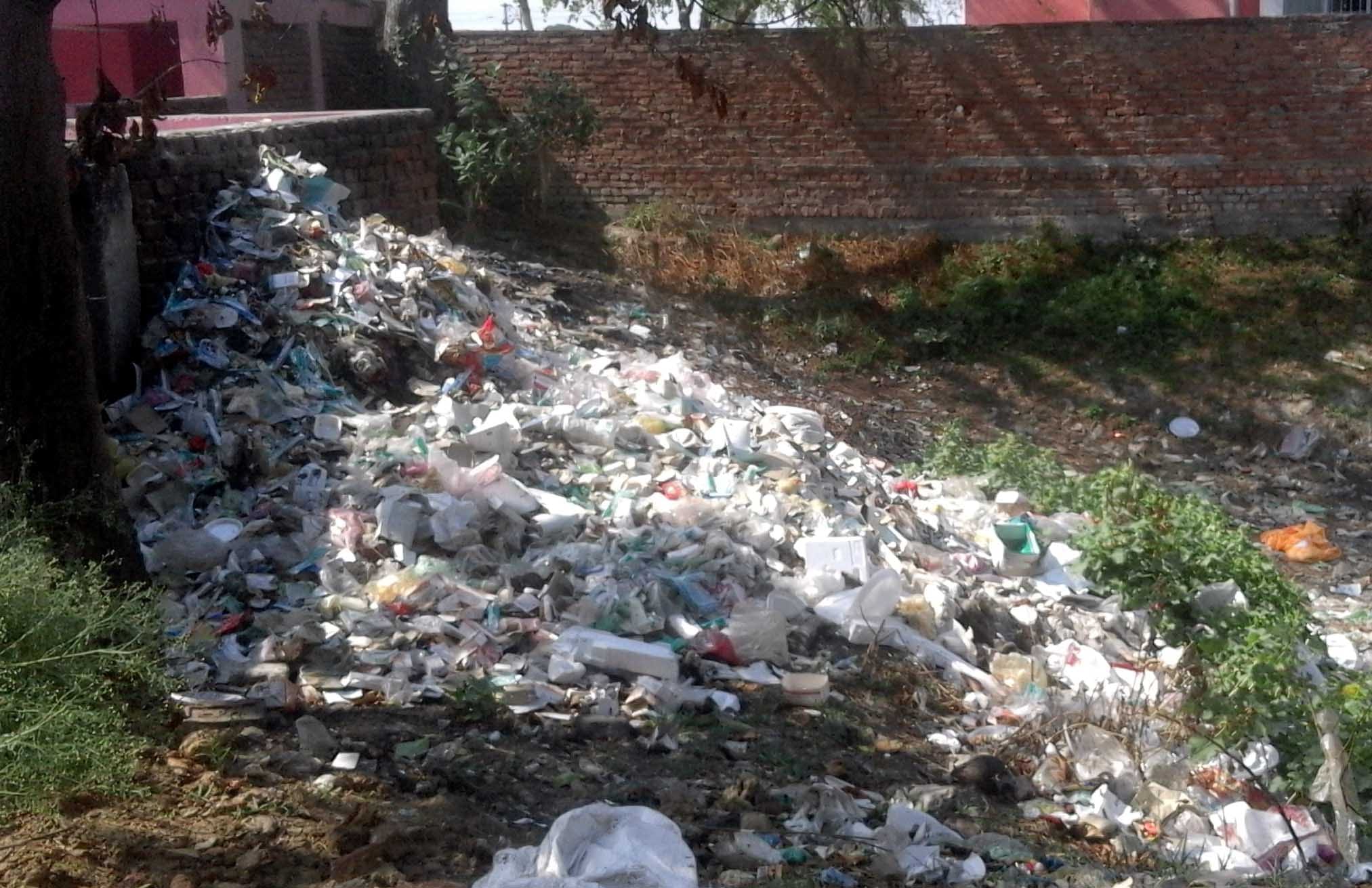 SDM kotdwar done cleanliness campaign in Tehsil campus 
