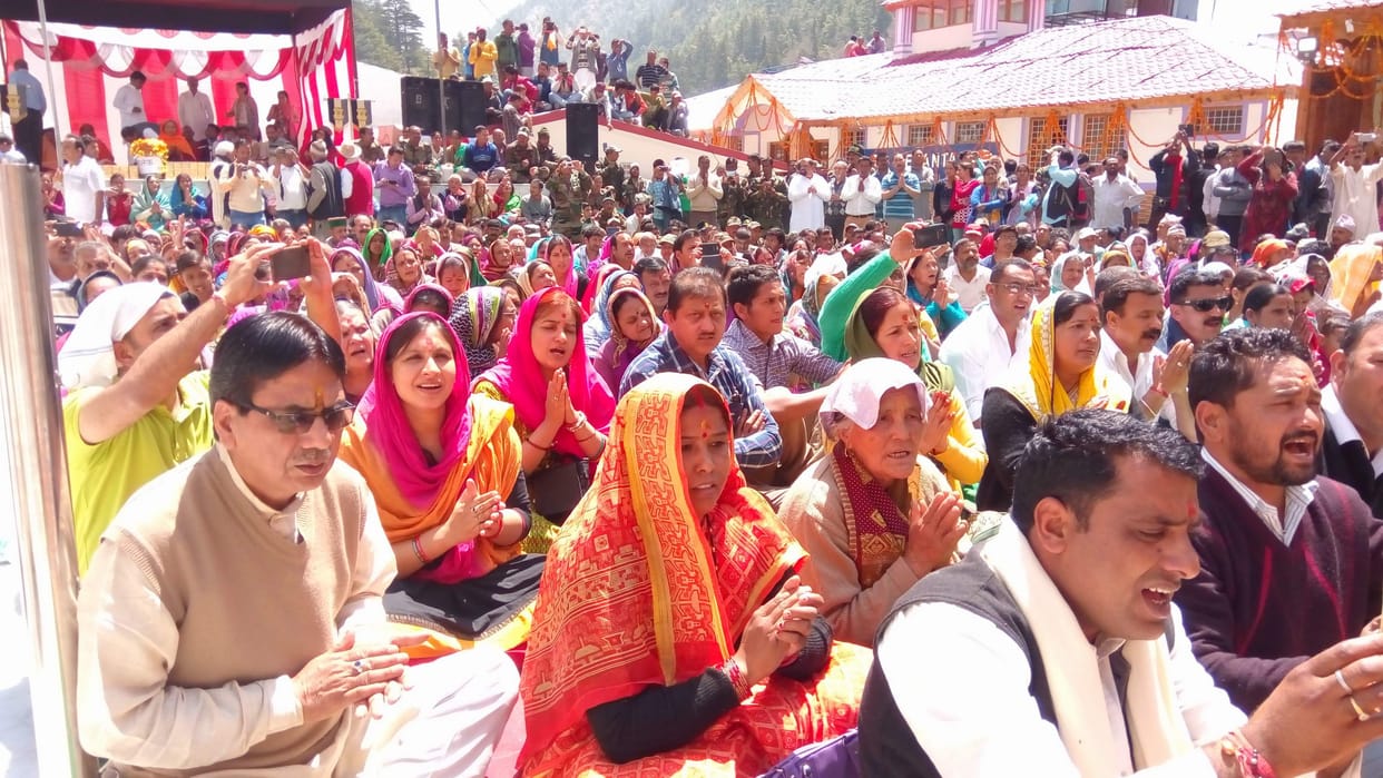 pilgrim enjoy the weather of ganogtri and yamunotri.