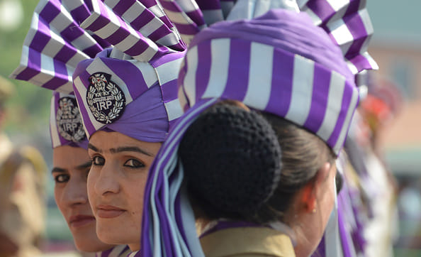 mehbooba receives guard of honour as darbar opens in Srinagar 