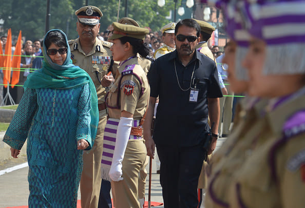 mehbooba receives guard of honour as darbar opens in Srinagar 