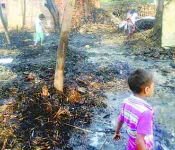 13 houses burned to the fire