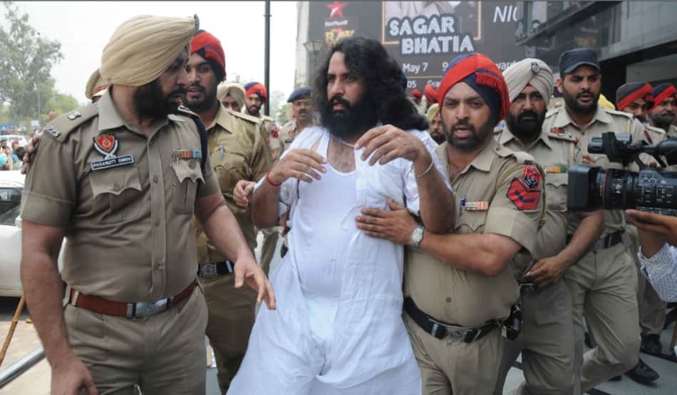 protest against cable network monopoly, lathicharge on team insaaf