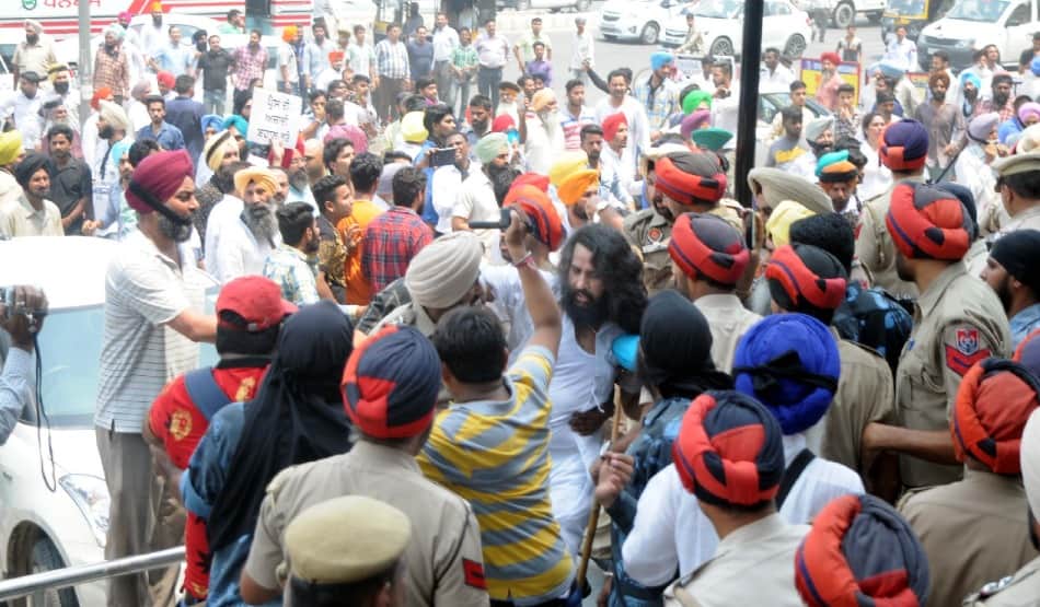 protest against cable network monopoly, lathicharge on team insaaf