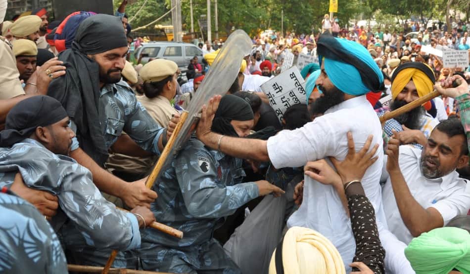 protest against cable network monopoly, lathicharge on team insaaf