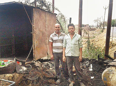 Rnjisn set fire to shops, the loss of a million