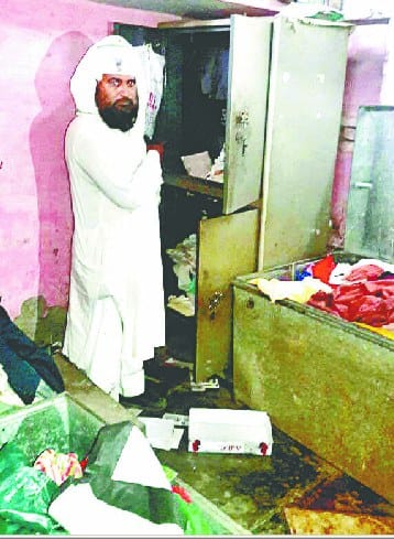 Now Sibiganj robbery in the house of Imam