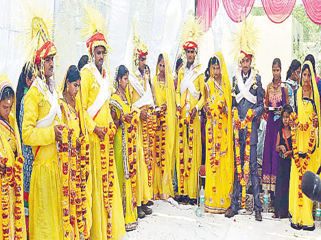 Mass wedding ceremony for 12 couples rounds