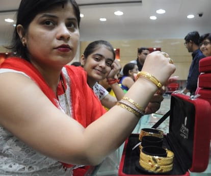 Huge sell of gold at Akshay Triteeya.
