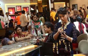On skshaya Tritiya money showering on market