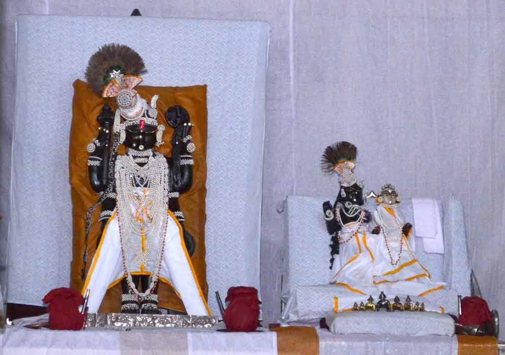 Sandalwood make up to the thakur Banke Bihari in vrindavan.